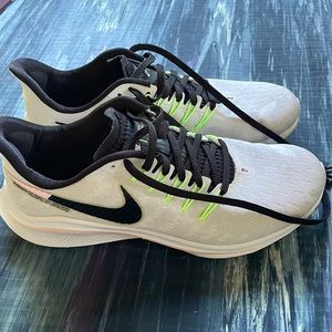 Nike Vomero 14 - EUC